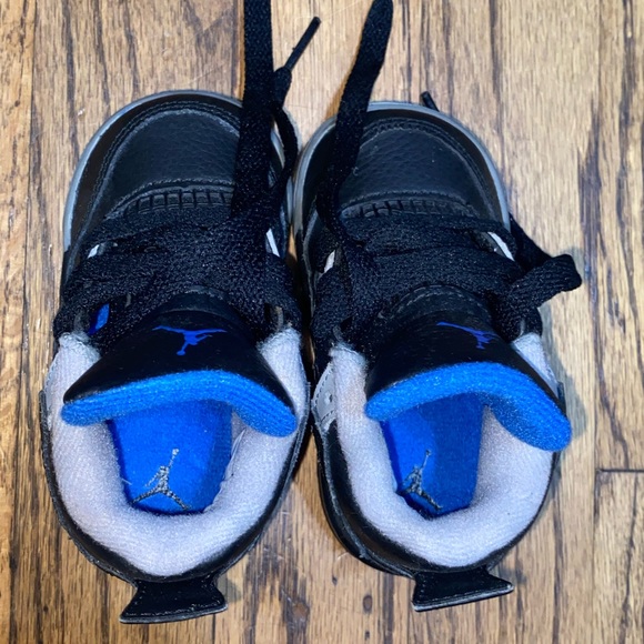 Nike Air Jordan Retro 4 Motorsport - Picture 6 of 8